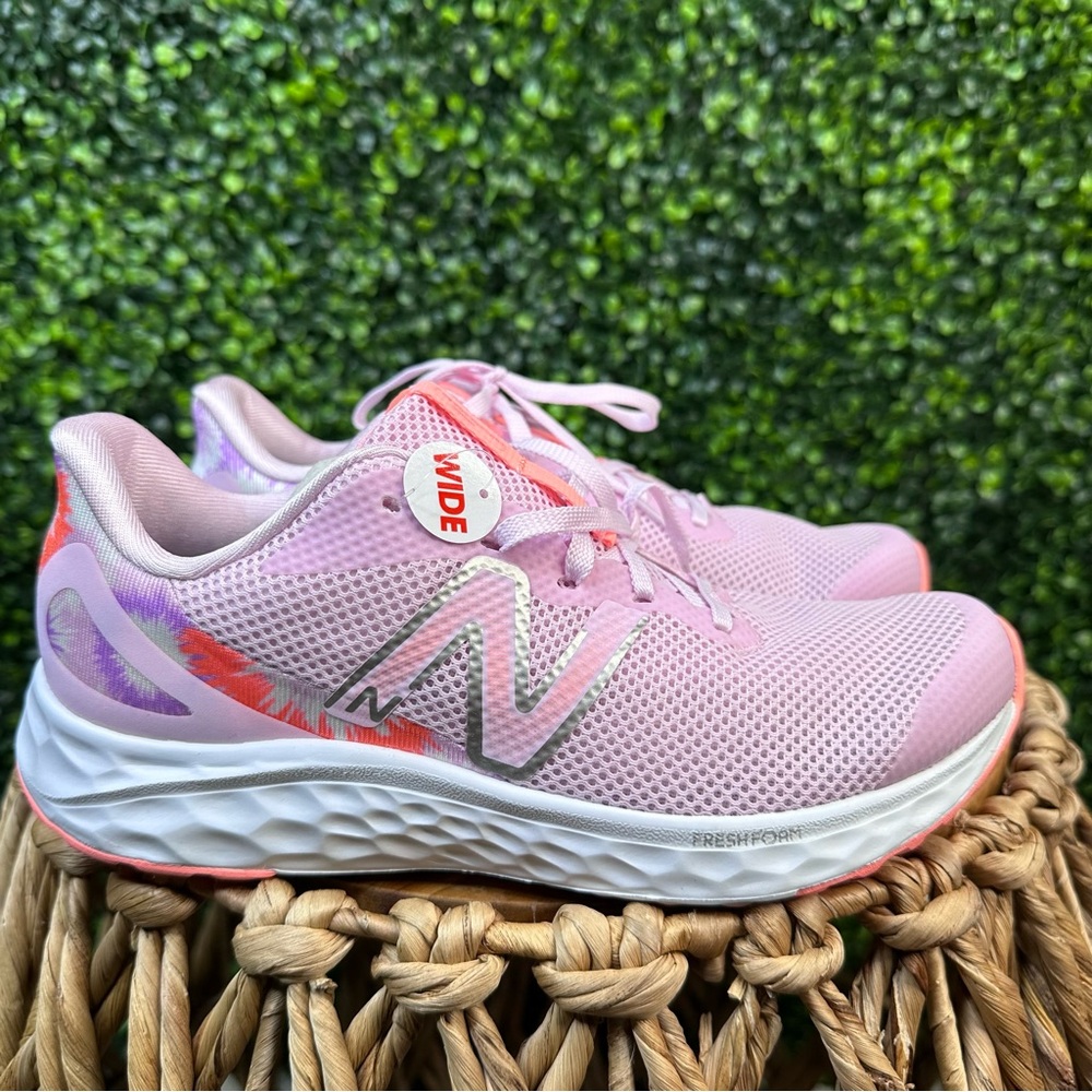 New Balance fresh foam Arishi V4 wide fit Pink Athletic Shoes new in box